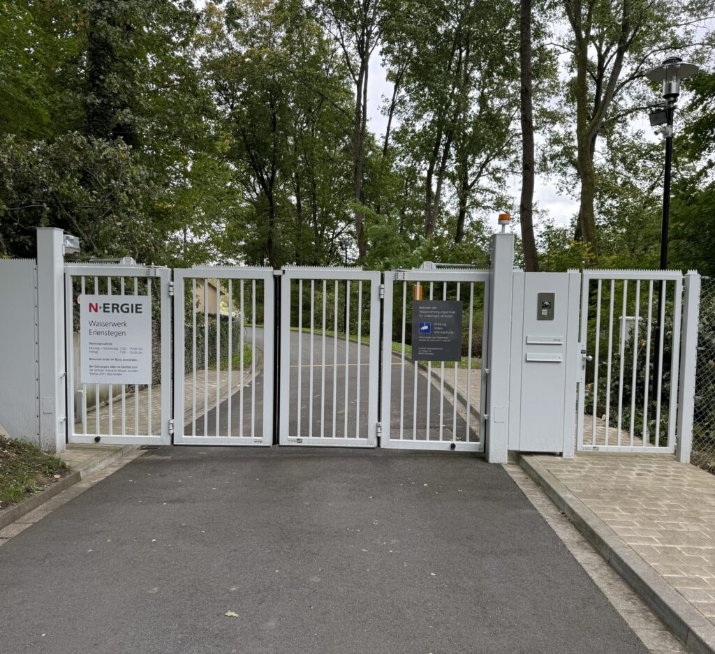 Schnellfalttor scaled e1728898387490 - %sitename - Zaun 2025